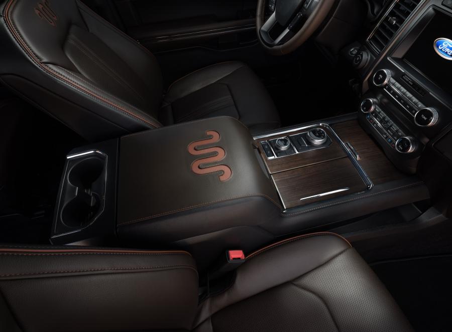 Детали интерьера Ford Expedition King Ranch Edition 2019 года  (фото 16 из 21)